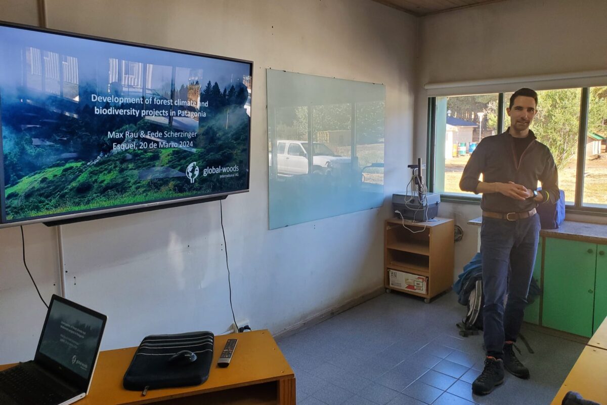 Vorlesung zum Thema Carbon Forestry, gehalten von unseren Mitarbeitern an der Universidad Nacional de la Patagonia San Juan Bosco in Esquel, Argentinien.
