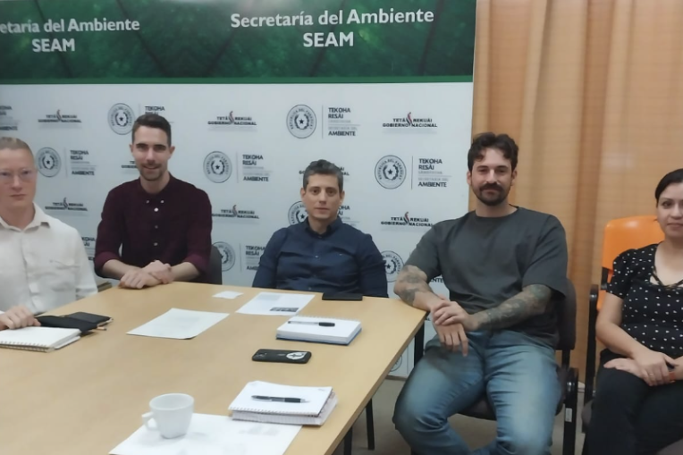 Besuch beim Umweltministerium in Paraguay und Diskussion der Auswirkungen des neuen Carbon Credit Law (Ley de los Créditos de Carbono) auf künftige Projekte.